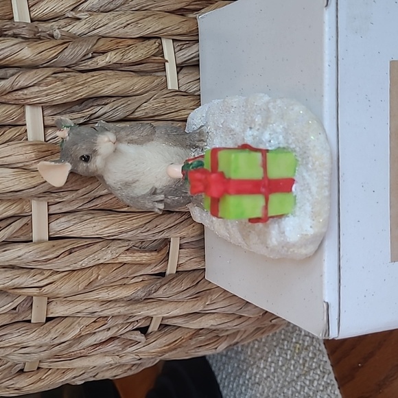 Charming Tails Waiting For Xmas 87496 - Picture 7 of 8